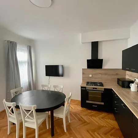 Apartment Prijetno Stanovanje V Modernem Slogu
