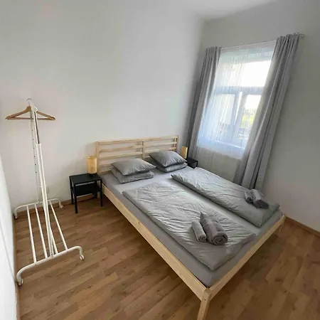 Prijetno Stanovanje V Modernem Slogu Apartment